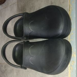 CROCS W8 _9  M.  M6 _7